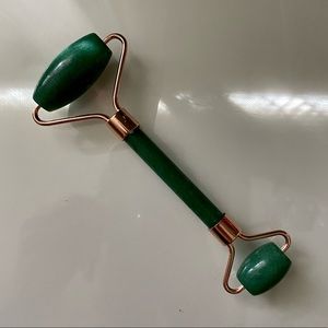 Jade roller 🌸 3/$20
